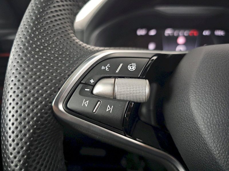 Škoda Kamiq (2025) 1.0TSi 85kW MONTE CARLO - fotka 9 z 35
