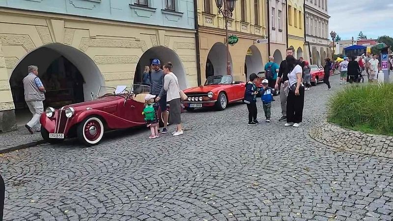 Svitavské náměstí bylo plné veteránů.