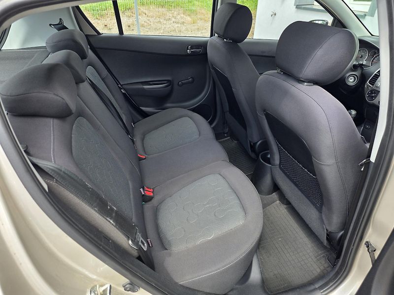 Hyundai i20 (2011) 1.2i 57kW P.SENZORY ČR NOVÉ - fotka 10 z 17