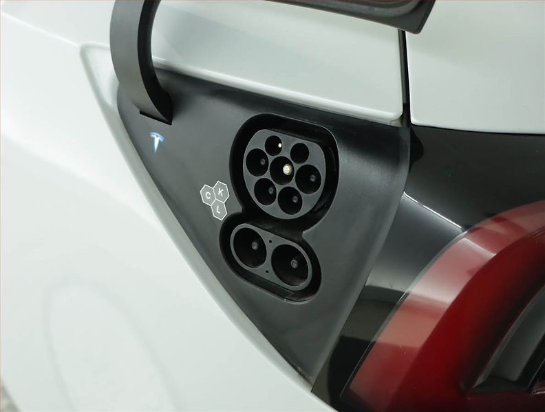Tesla Model 3 (2023) Standard Range LFP, SoH 96% - fotka 21 z 22