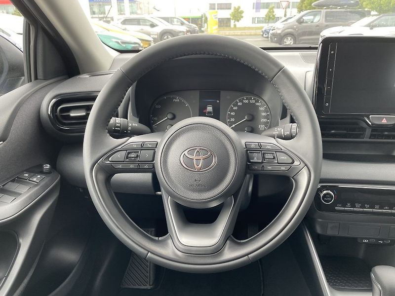 Toyota Yaris 1.5 Hybrid ODBĚR ihned - fotka 15 z 27
