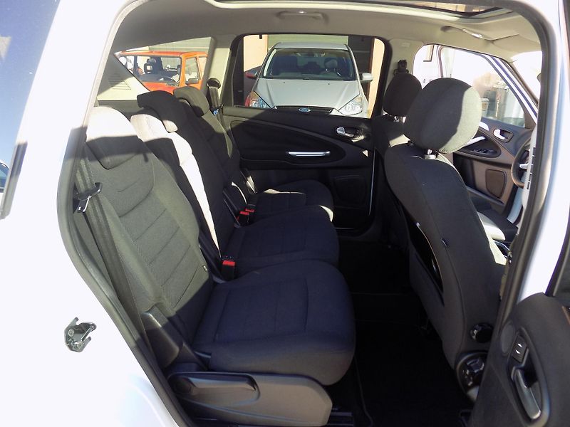 Ford S-MAX 2,0  TDCI 103KW TITAN FACELIFT - fotka 28 z 47