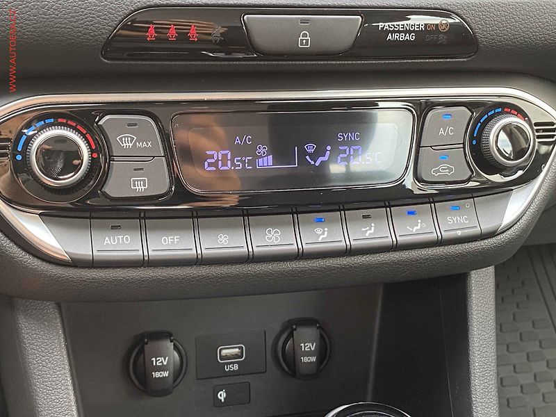 Hyundai i30 (2023) 1.5 T-GDi, Smart, AT, LED - fotka 16 z 21