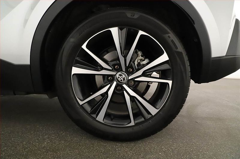 Toyota C-HR (2025) 2.0 Plug-in - fotka 12 z 21