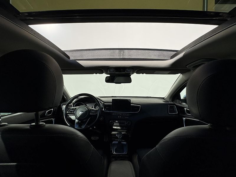 Kia Ceed 1.4 T-GDI 103kW DCT Platinum E - fotka 25 z 27