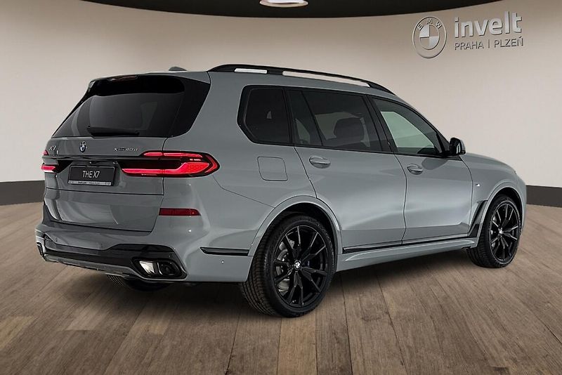 BMW X7 xDrive40d - fotka 3 z 29