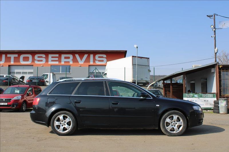Audi A4 3,0 TDi  4x4,AUTOMAT,XENONY - fotka 4 z 29