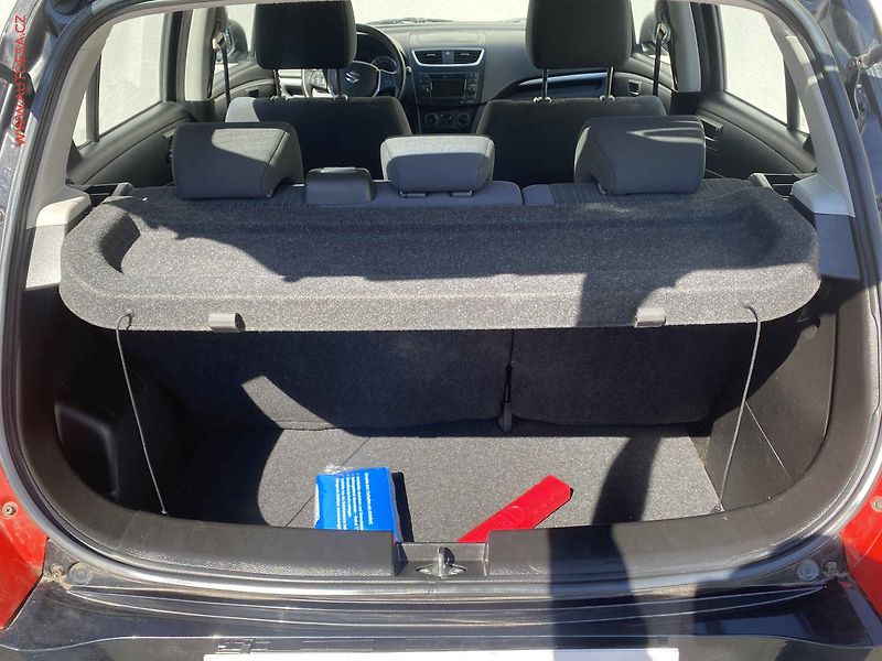 Suzuki Swift (2015) 1.2i, Club, +kola - fotka 7 z 17