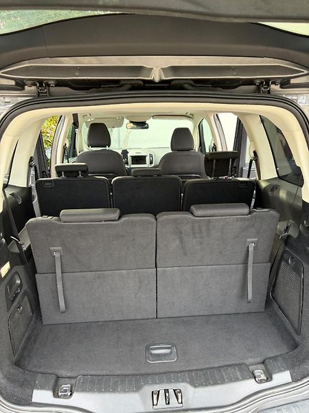 Ford Galaxy (2019) - fotka 12 z 19