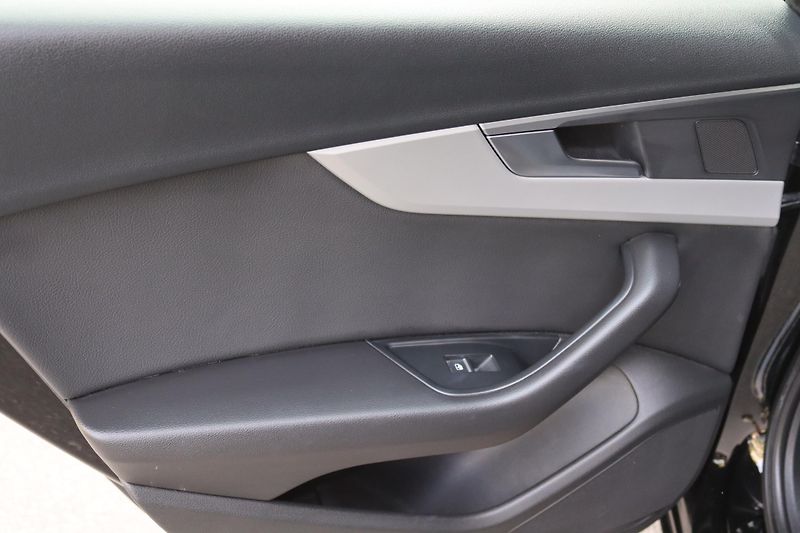 Audi A4 2.0TDI S-TRONIC SEDAN 110kW - fotka 35 z 50