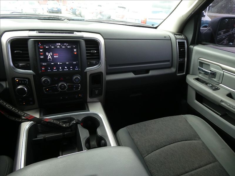 RAM 1500 5,7 HEMI Bighorn 295kW AT8 - fotka 22 z 35