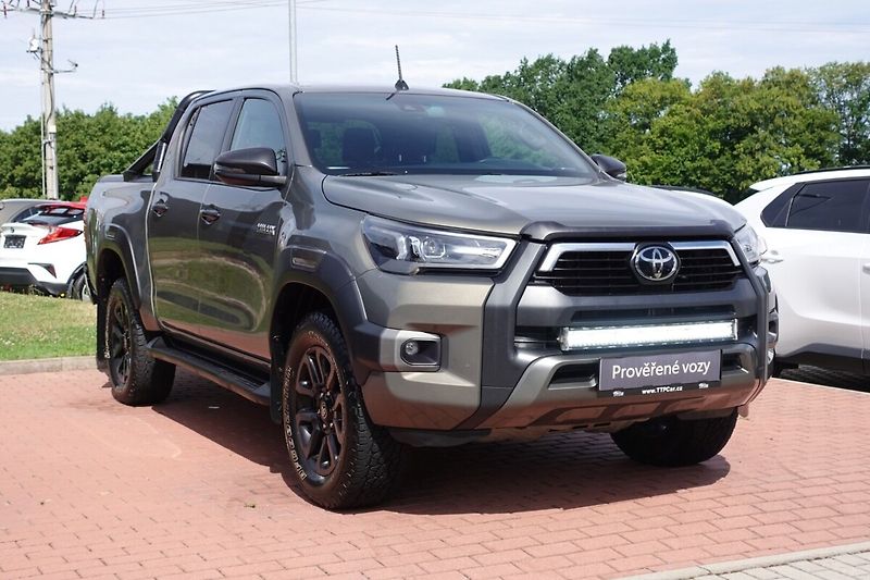 Toyota Hilux 2.8D4-D 6AT Invincible + Sport - fotka 3 z 33
