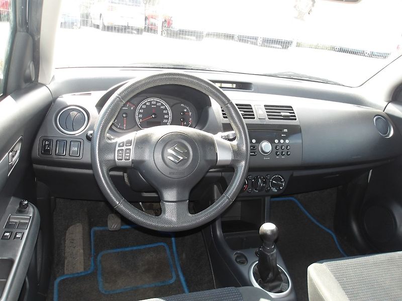 Suzuki Swift 1,3i  ČR 2xKLÍČE,KLIMA ! - fotka 18 z 27