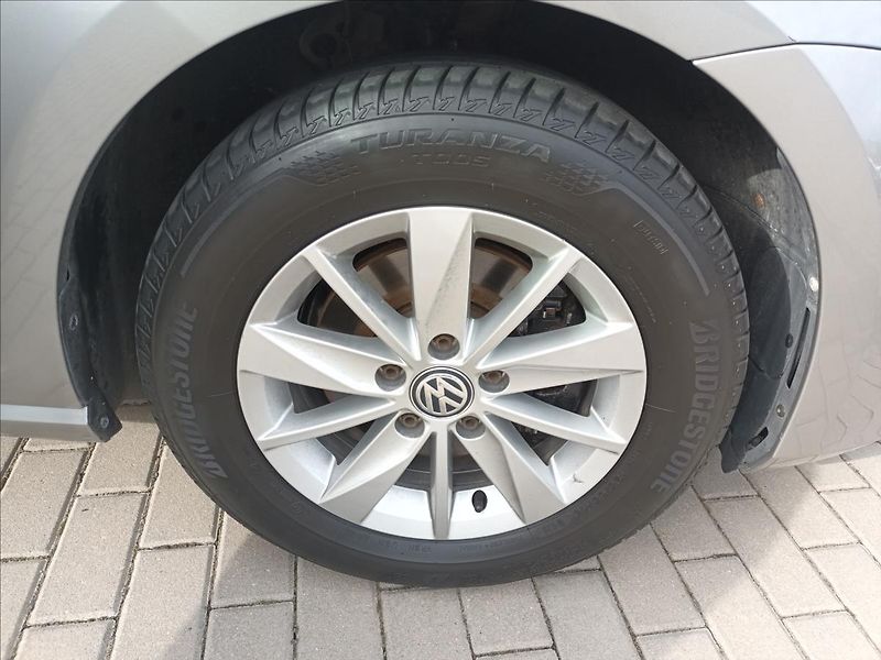 Volkswagen Golf 1,6 TDI,81KW,4X4,NAVI,SERVISKA - fotka 24 z 49
