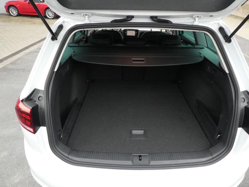 Volkswagen Passat Kombi 2,0 TDi 110kW automat na - fotka 14 z 15