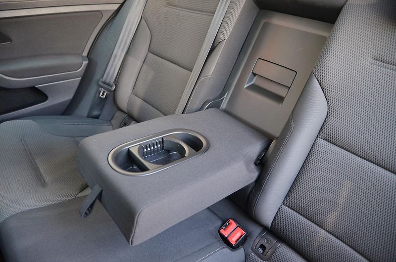 Volkswagen Golf (2014) 2.0 TDi 110kW DSG Comfortline - fotka 14 z 43