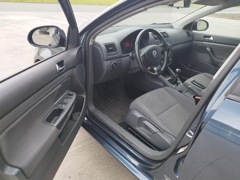 Volkswagen Golf (2010) V,1.6i,volat-608 081 843 - fotka 8 z 14