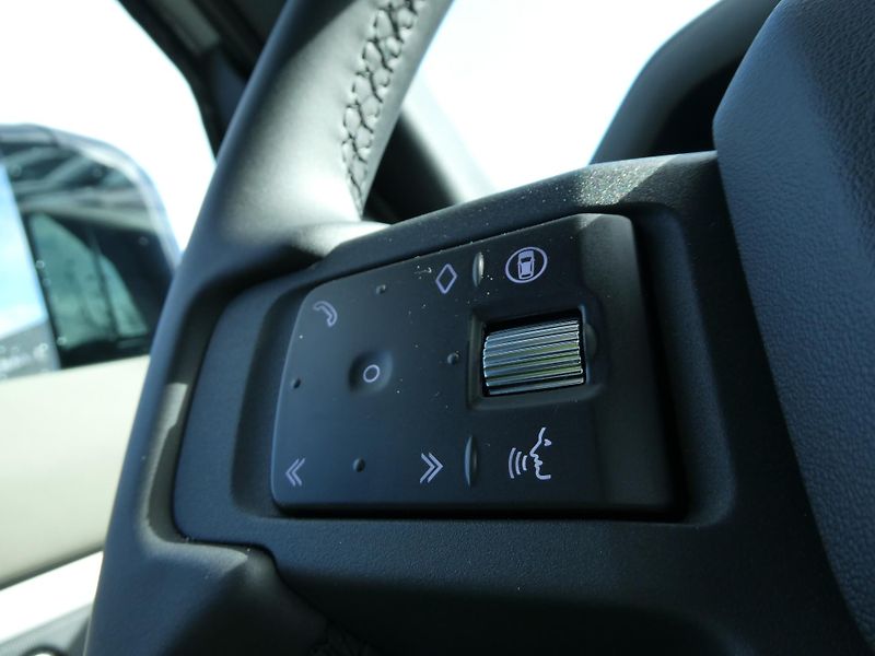 Land Rover Defender 110 3,0 X-Dynamic SE D250 - fotka 18 z 36