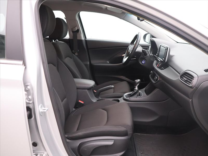 Hyundai i30 1,6 CRDi 85kW Style CZ 1.Maj. - fotka 12 z 30