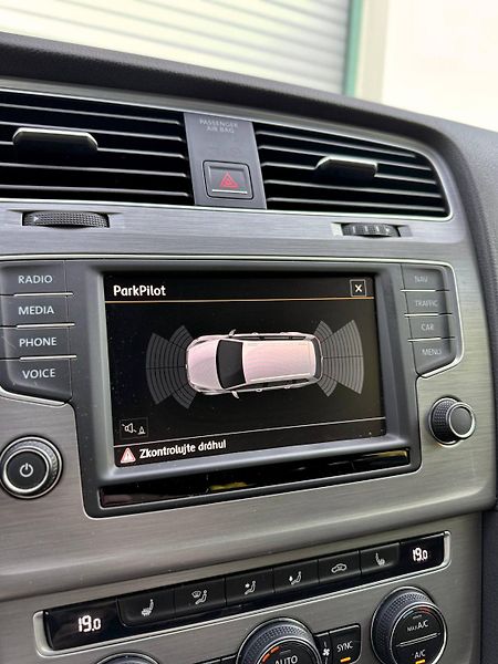 Volkswagen Golf (2015)  VII KOMBI 1.6 TDI DSG WEBASTO - fotka 10 z 28