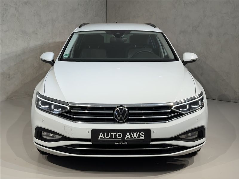 Volkswagen Passat 2,0 TDi  DSG Business IQ Light - fotka 2 z 43