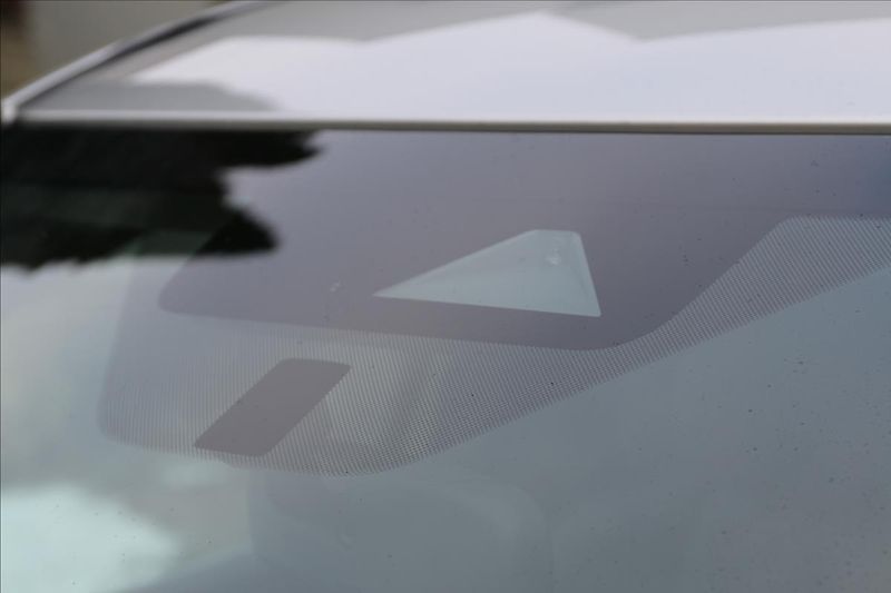 Mitsubishi Outlander 2,4 7míst, intense - fotka 22 z 70