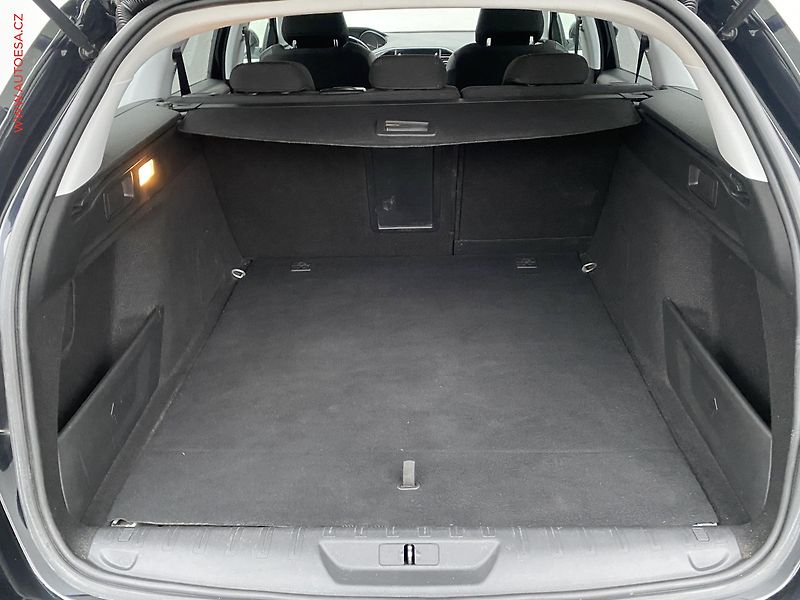 Peugeot 308 (2019) 1.5 HDi, Allure, navi - fotka 7 z 18