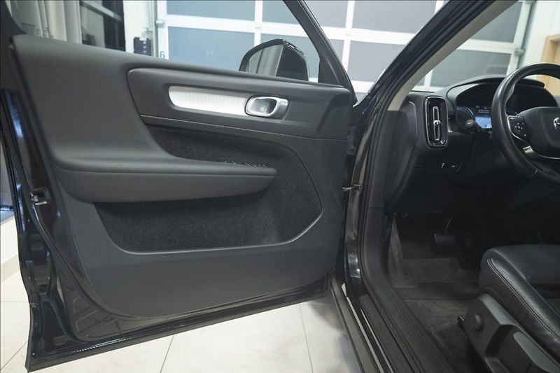 Volvo XC40 2,0 T5 AWD NAVI KAMERA TAŽNÉ - fotka 20 z 47