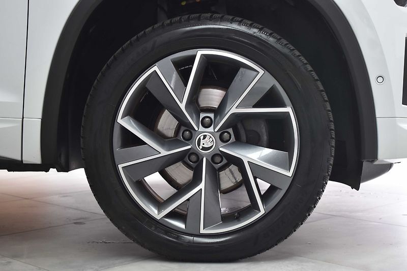 Škoda Kodiaq 2.0 TDI SPORTLINE*TAŽNÉ*ČR 1.M - fotka 39 z 49