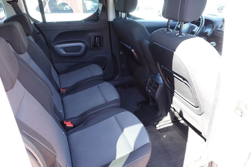 Toyota ProAce City Verso 1.5 D4-D 130 6 MT Long 5D  Fam - fotka 13 z 31