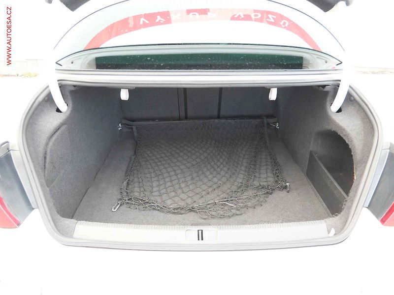 Volkswagen Passat CC (2010) 2.0 TDi, ČR, STK9/28 - fotka 7 z 18