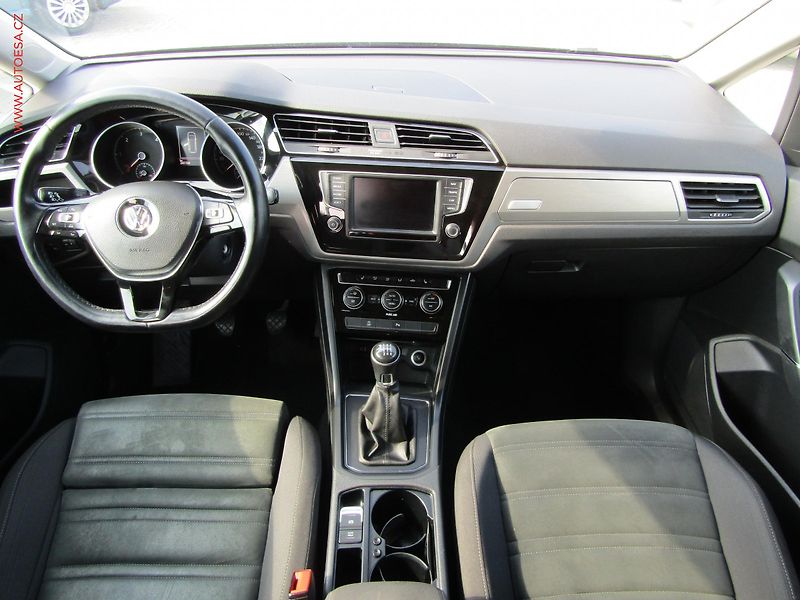 Volkswagen Touran (2016) 2.0 TDi, ČR, Klima - fotka 8 z 18