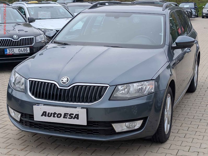 Škoda Octavia (2015) 1.4 TSi, Elegance, DSG, +kola - fotka 3 z 22