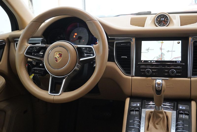 Porsche Macan 3.0i AWD PDK7 - fotka 19 z 27
