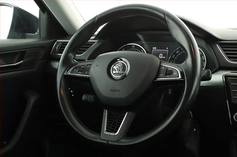 Škoda Superb (2016) Comfort 2.0 TDI, Automat, Navi - fotka 16 z 19
