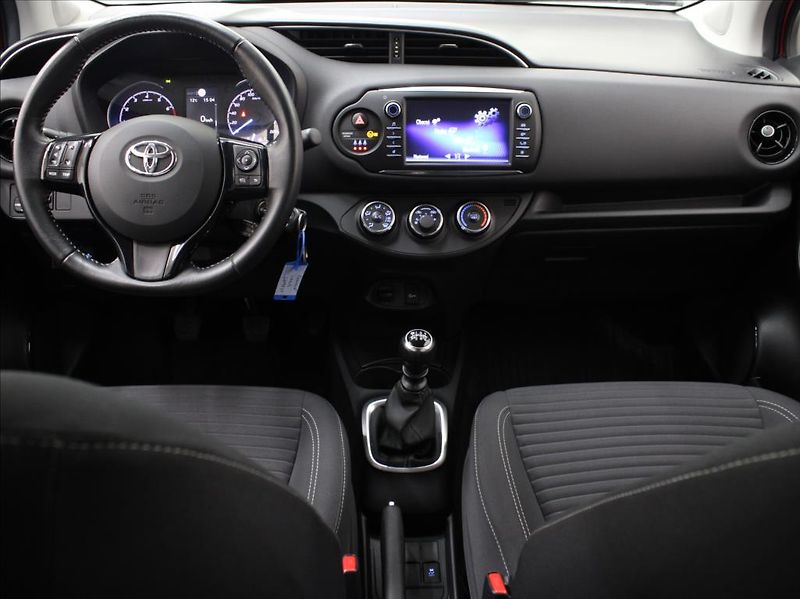 Toyota Yaris 1,5 i 82kW 1.maj.ČR 52tkm! - fotka 8 z 21