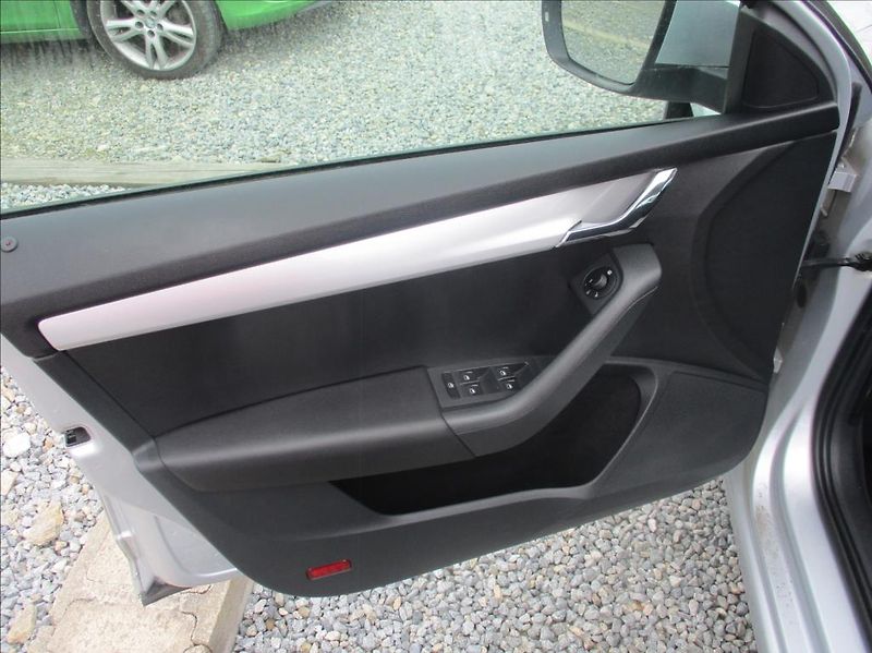 Škoda Octavia 2,0 TDI, serviska, digi klima, - fotka 18 z 49