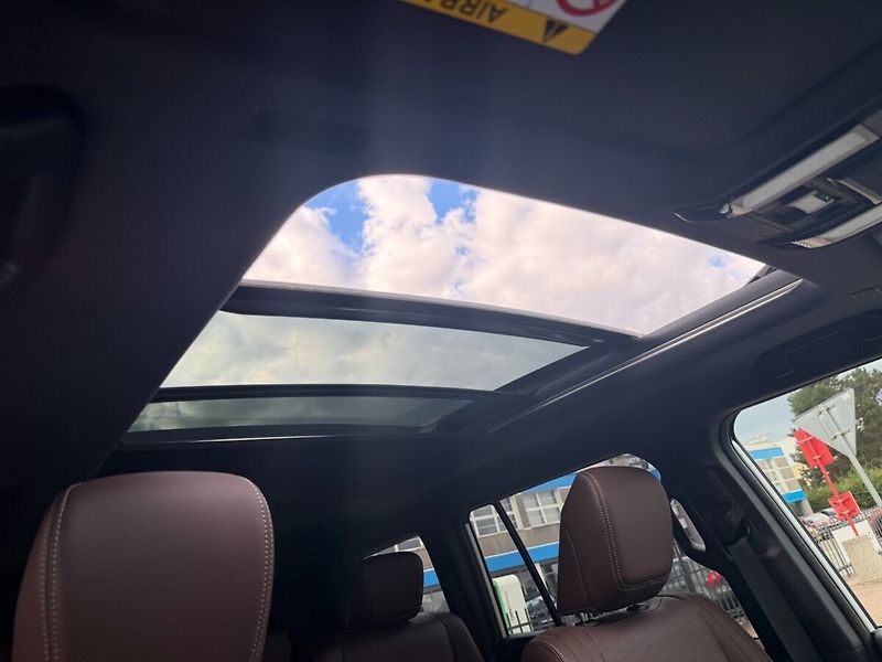 Toyota Land Cruiser MC 2027 EXECUTIVE Skyview 2.8D - fotka 7 z 13