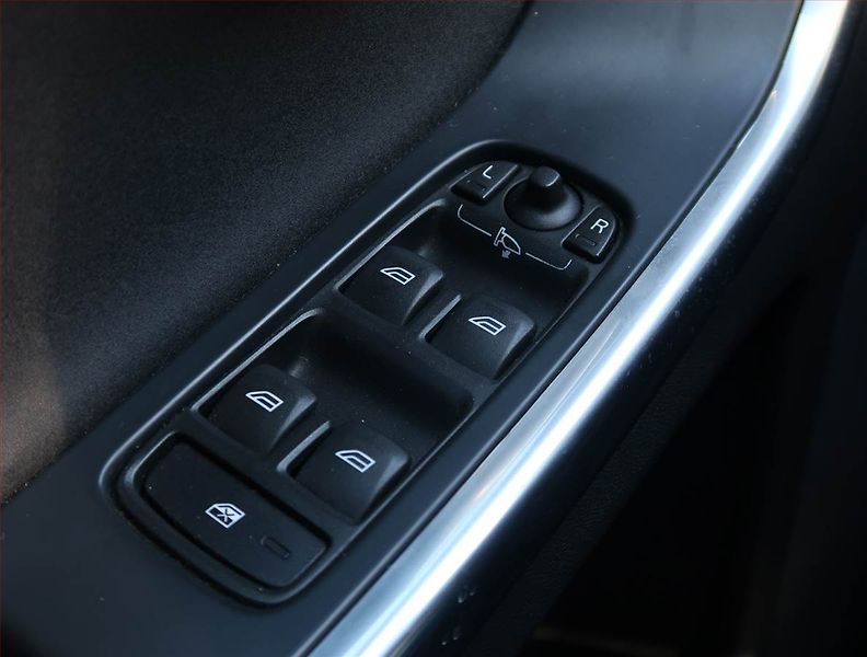 Volvo XC60 (2014) D4, Automat, Tempomat - fotka 15 z 17