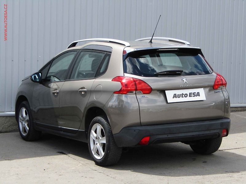 Peugeot 2008 (2016) 1.2 PT, ČR, AC, tempo, park - fotka 6 z 19