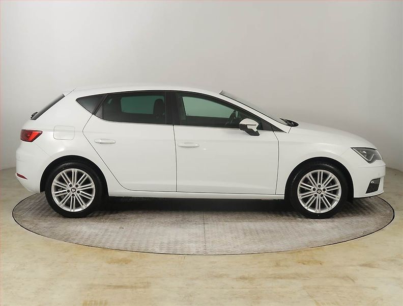 Seat Leon (2020) 1.5 TSI, Kůže, Navi, Tempomat - fotka 6 z 19