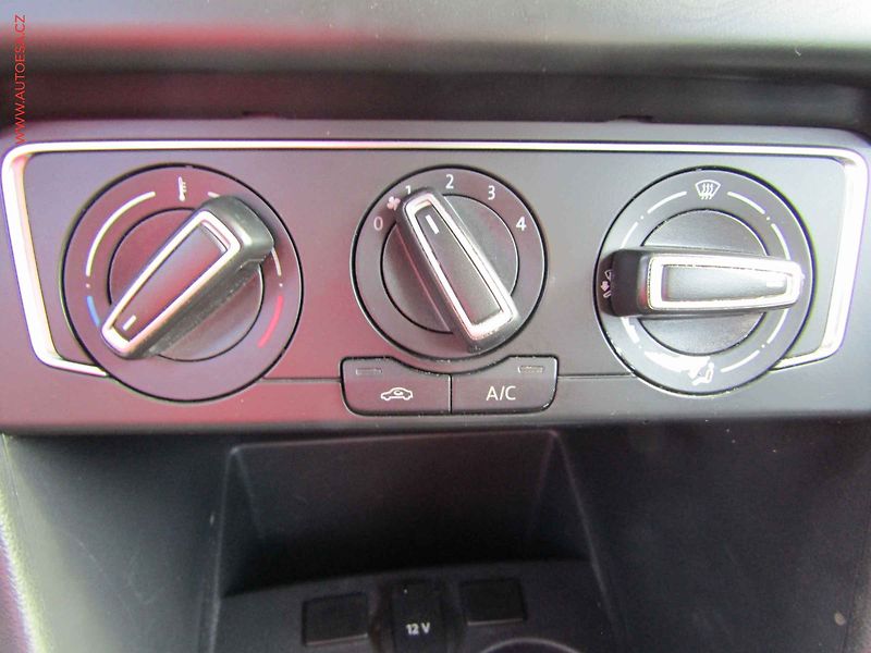 Volkswagen Polo (2015) 1.4 TDi, ČR, Comfortline - fotka 12 z 16