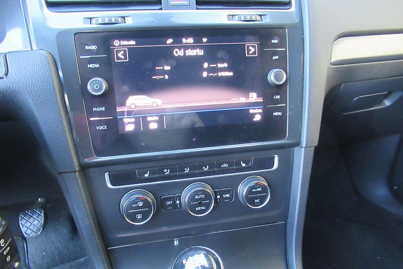 Volkswagen Golf 1.6 TDi AUT. KLIMA SADA KOL - fotka 13 z 23
