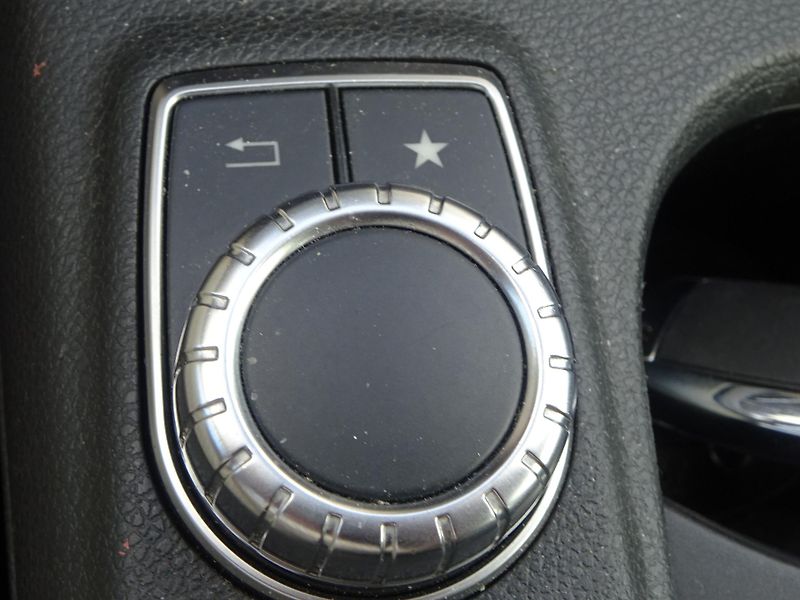 Mercedes-Benz GLA 200 CDI AMG Paket LED SERVIS - fotka 26 z 34