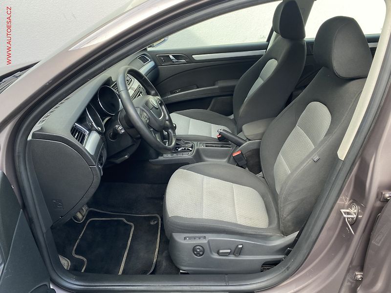 Škoda Superb (2010) 2.0 TDI, DSG, xenon, AC - fotka 9 z 16