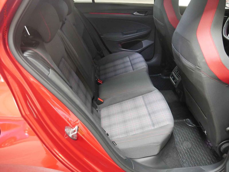 Volkswagen Golf (2021) 2.0 TSi, DSG, LED, kamera - fotka 11 z 24