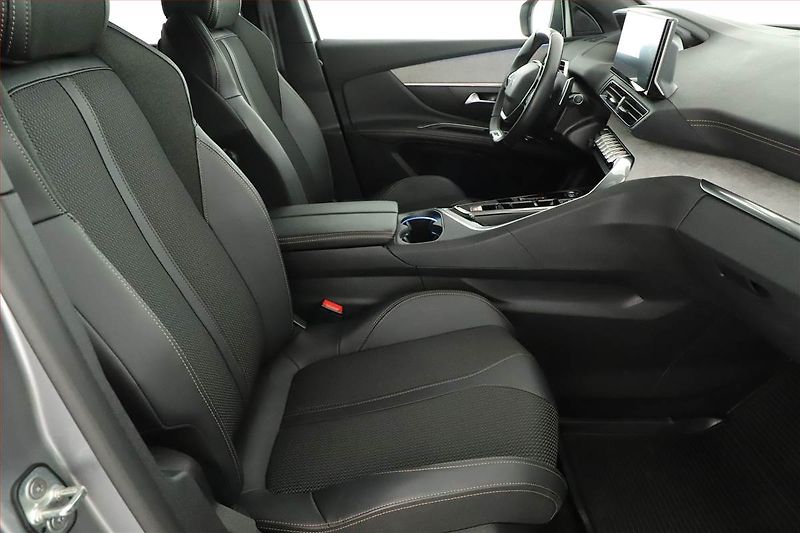 Peugeot 5008 (2023) GT Line 1.5 BlueHDi - fotka 19 z 21