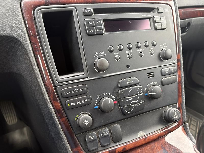 Volvo V70 2.4 D5 136kW AT - fotka 16 z 18