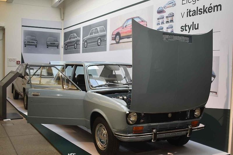 Sedan Škoda 720 je kompletní a provozuschopný