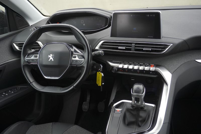 Peugeot 5008 (2020) 5008  1,2I 96 kW ALLURE 7 MÍST - fotka 21 z 32